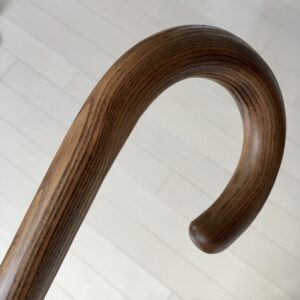 温かみのある木製ハンドル