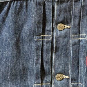 リーバイスファーストジージャンのプリーツとボックスステッチ